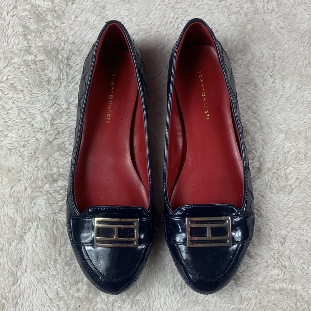 Tommy Hilfiger quilted blue patented leather silver buckle loafers, size 7